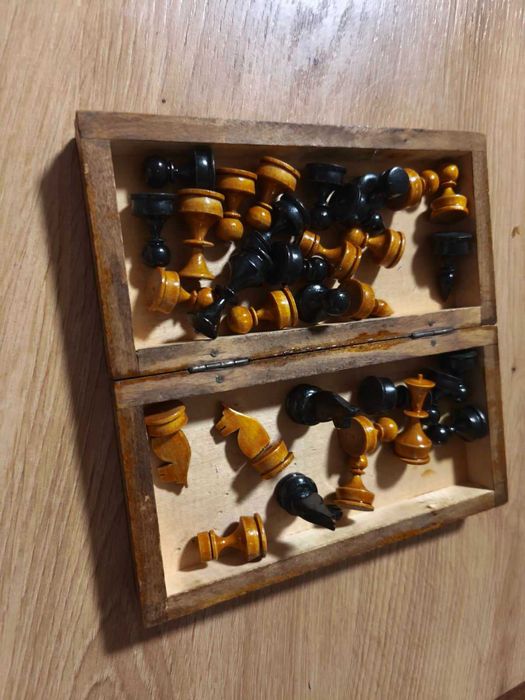 Малък Шах с Дървени фигури от Соца 17 х 17 см