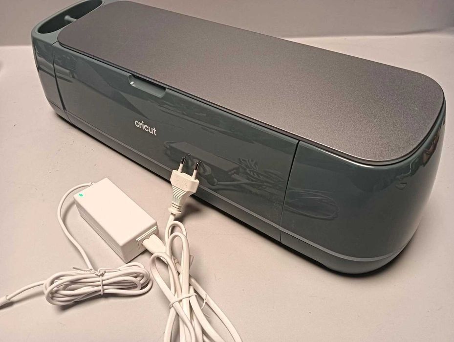 Професионален Режещ плотер CRICUT Maker 4