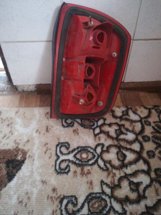 Задний левый фонарь Rav4
