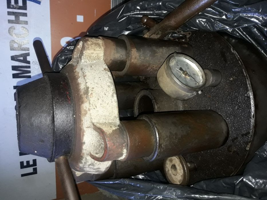 Teasc hidraulic adus din Italia