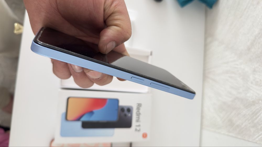 Телефон Redmi 12