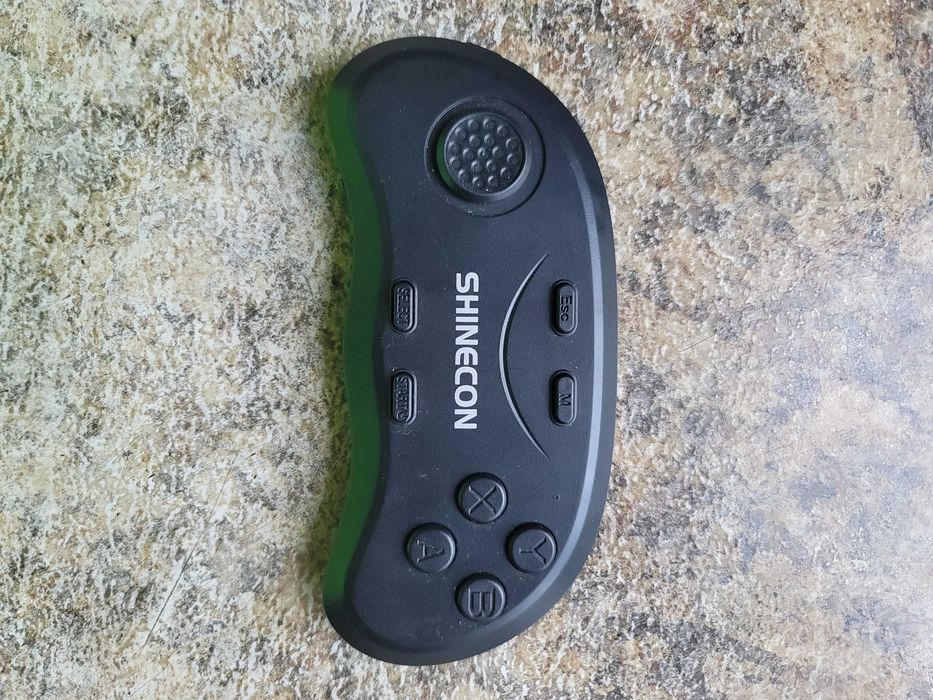 VR очки с игровым джойстиком