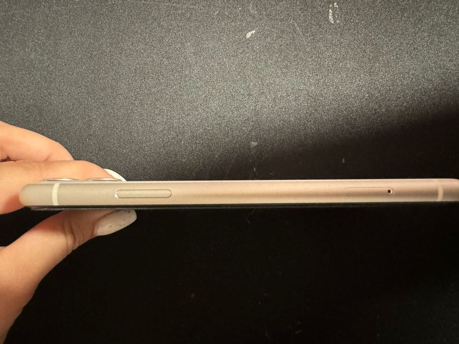 Продам Айфон 11  128 гб