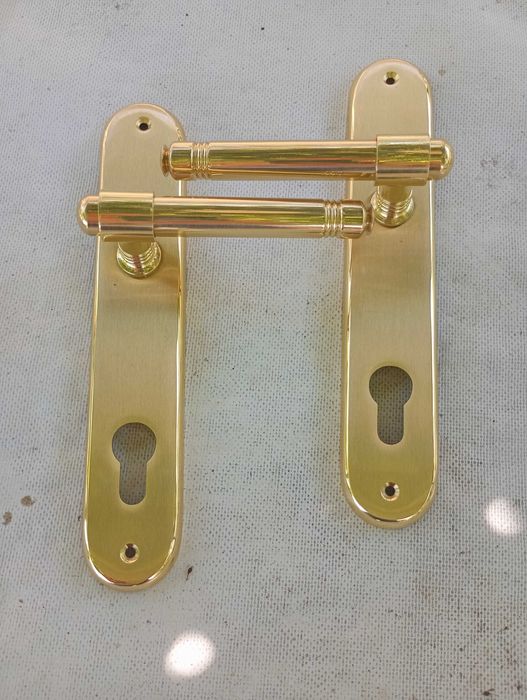 Месингов обков за дървена дограма