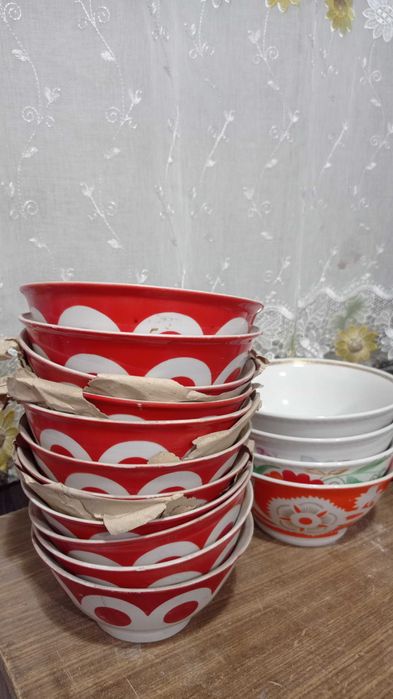 Посуда, тарелки, касушки. Самовывоз. Оплата наличными.