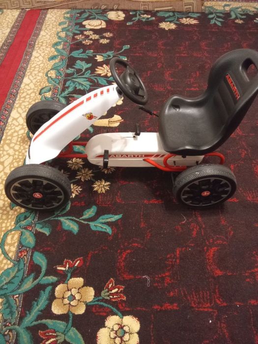 Holati yaxshi yaqinda olingan bolajonlar uchun juda yaxshi mashina