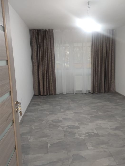 Vând apartament cu doua camere parter decomandat