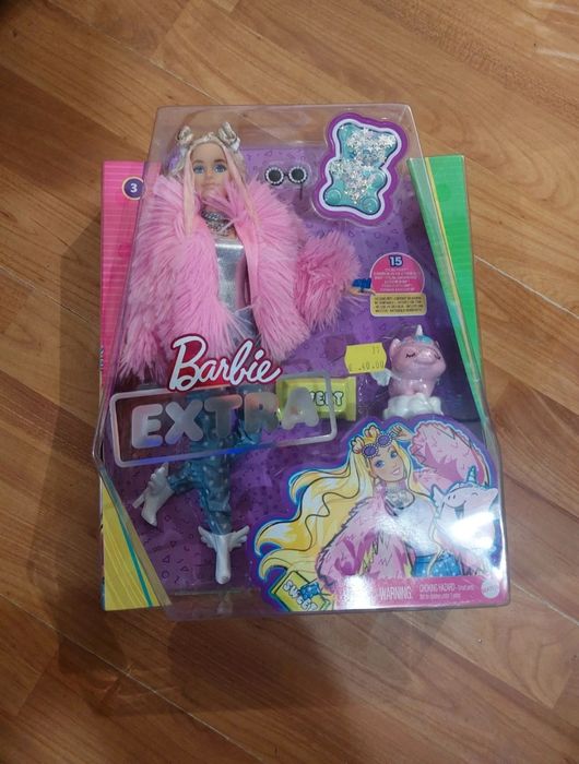 Păpuşă Barbie Extra (3) (GRN28)/ Nouă, în cutie, cu Accesorii / Purcel