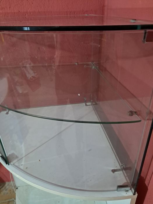 Стъклени витрини за магазин, овални вратички, топ качество закалени