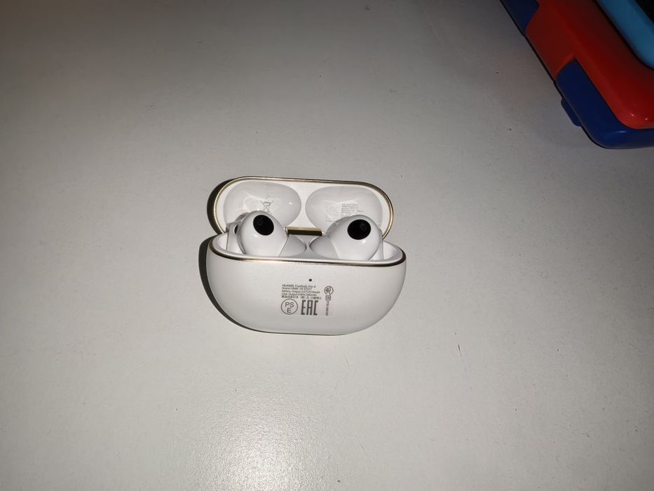 Vând HUAWEI Pura 80 Ultra, 512GB, 16GB RAM, Dual-SIM Black