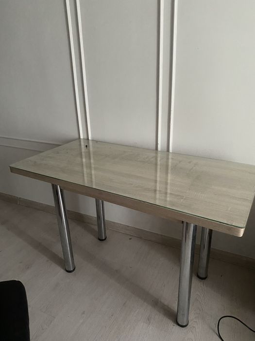 Срочно продам стол