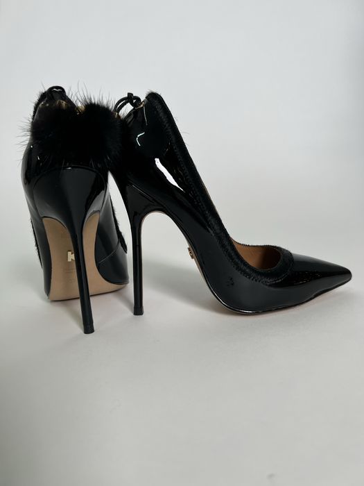 Обувки на марката Kazar