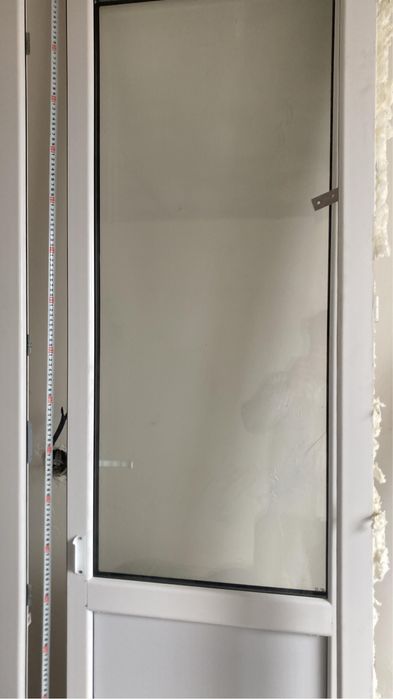 Пластиковая дверь и окно