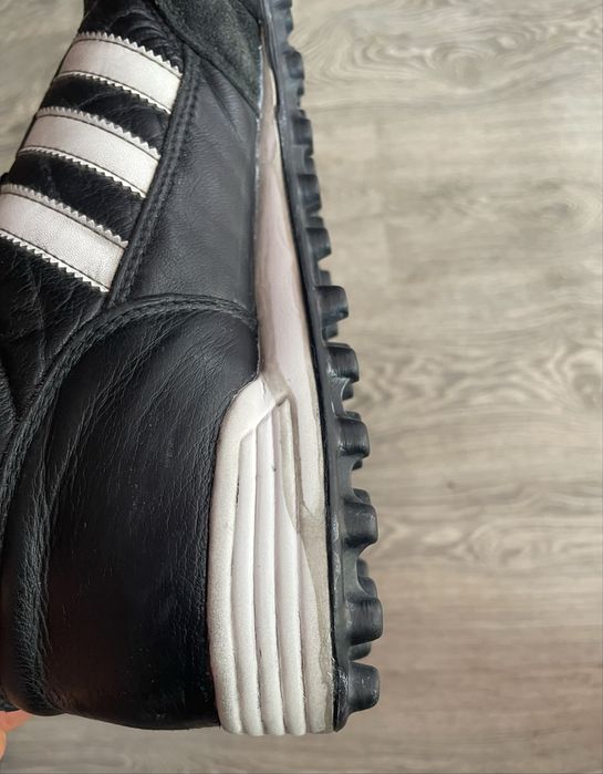 Футболни обувки adidas mondial