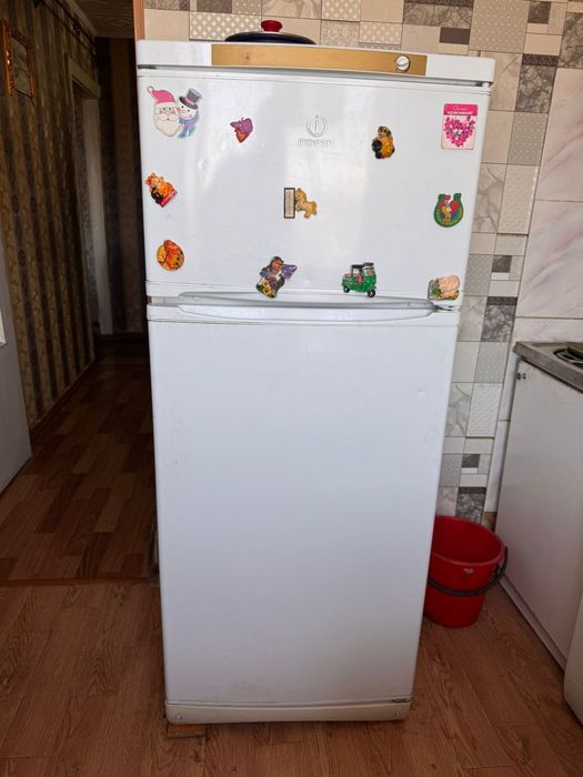 Продам холодильник indesid