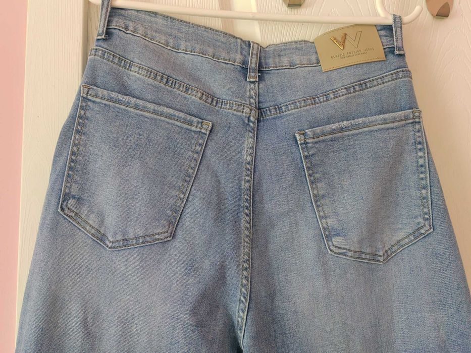 Дамски дънки с широк крачол