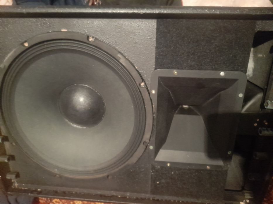 Vând sau schimb cu o boxa activa