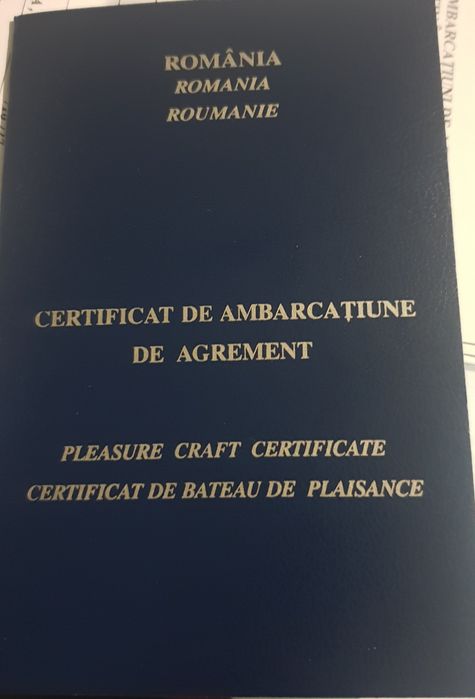 Vând barcă metalică înscrisă