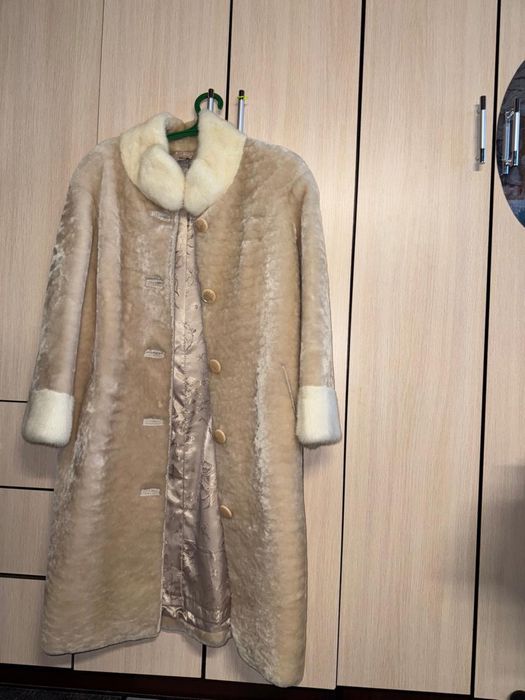 Шубы на продажу.