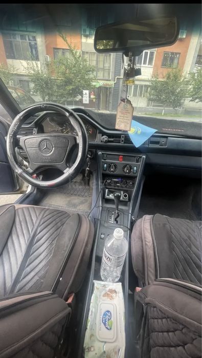 Мерседес Бенс E200