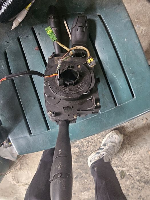 Bloc lumini spira volan peugeot 207 cod 96630724xt