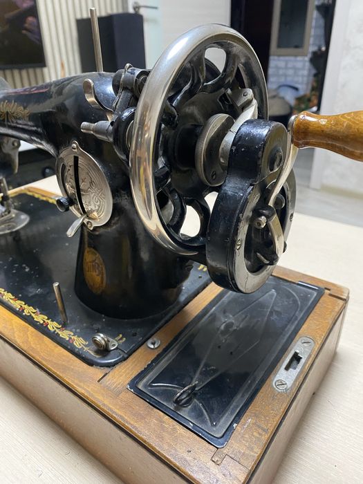 Продам швейную машинку  советскую