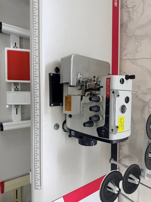 Аверлок-машинка швейная