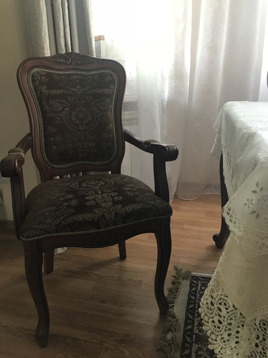 Стол со стульями