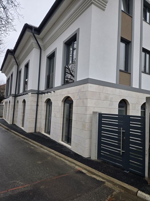 Apartamente noi in zona centrala (centru istoric / parc)