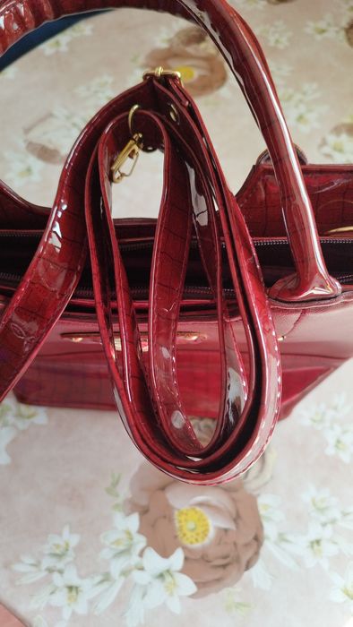 Нова дамска луксозна чанта червен лак