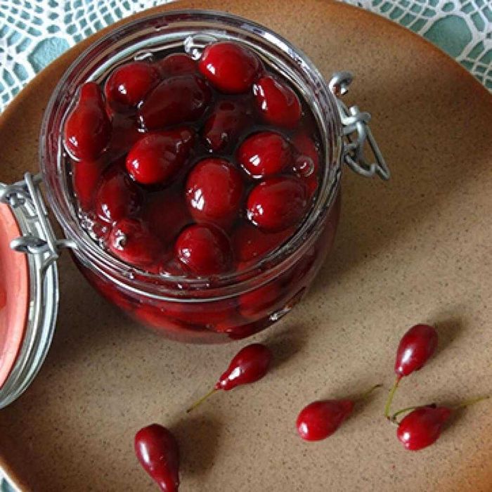 Продаём ягоду Кизил.