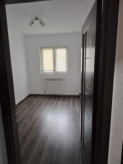 Închiriez apartament