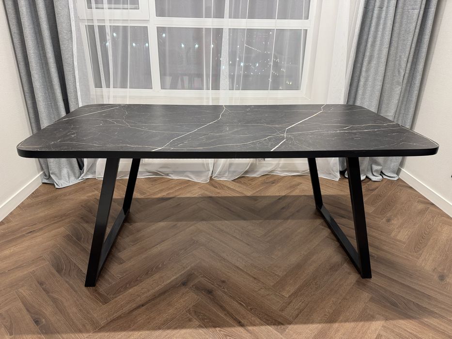 Продам новый стол