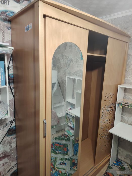 Прадам шкаф в спальню