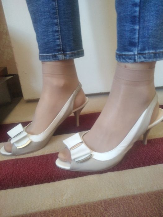 Босоножки классически.