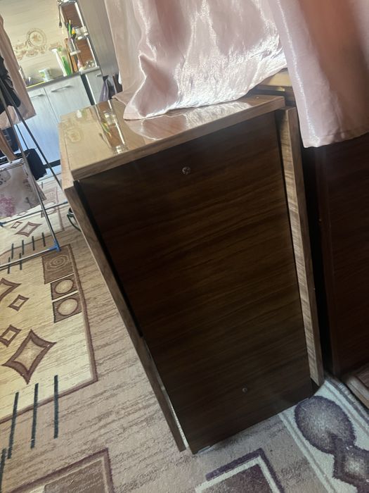 Продаётся стол книжка