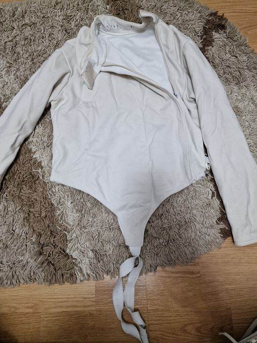 Vând Echipament de Scrima (sabie)