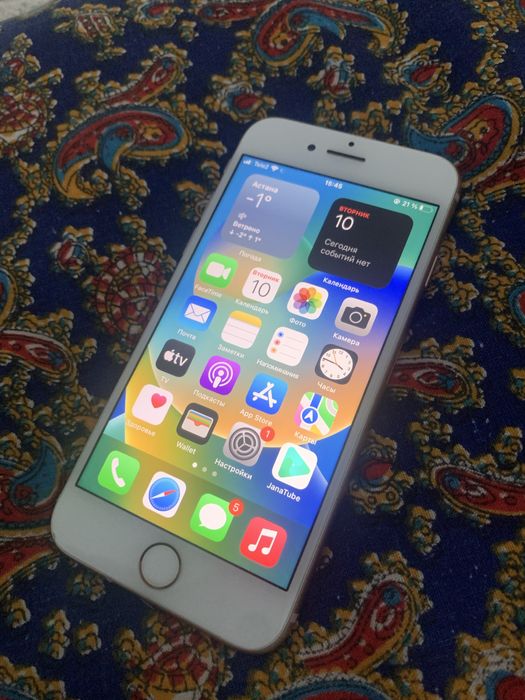 Продам Айфон 8 100%