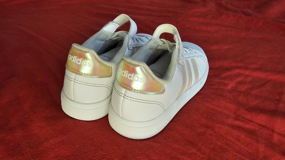 Продавам детски обувки втора употреба – Skechers и Adidas