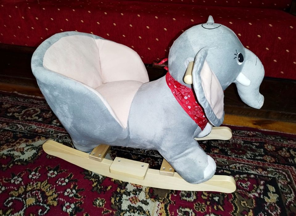 Люлеещо се слонче