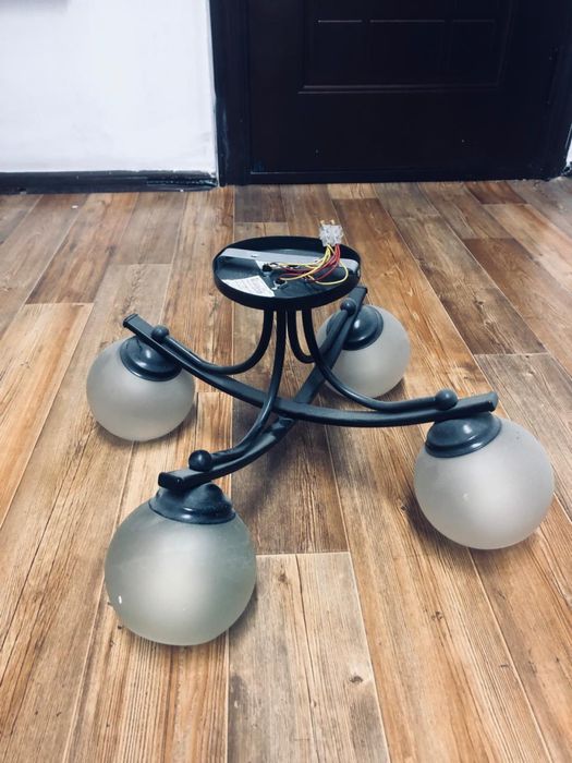 Продам люстру 4 рожка Россия