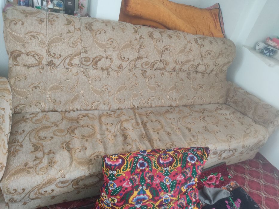 Диван+2 та кресло сотилади