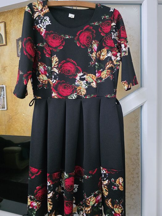 Rochie Damă neagra cu motiv floral