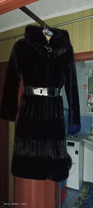 Продам шубу новая