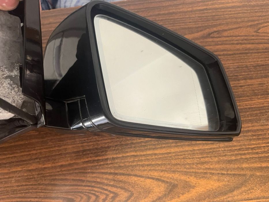 Vând oglinda dreapta e class w212