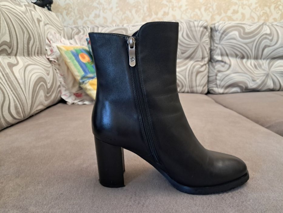 Продам кожаные сапоги