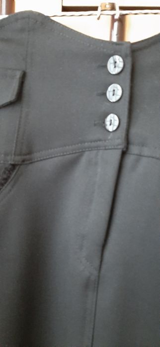 Черна елегантна пола