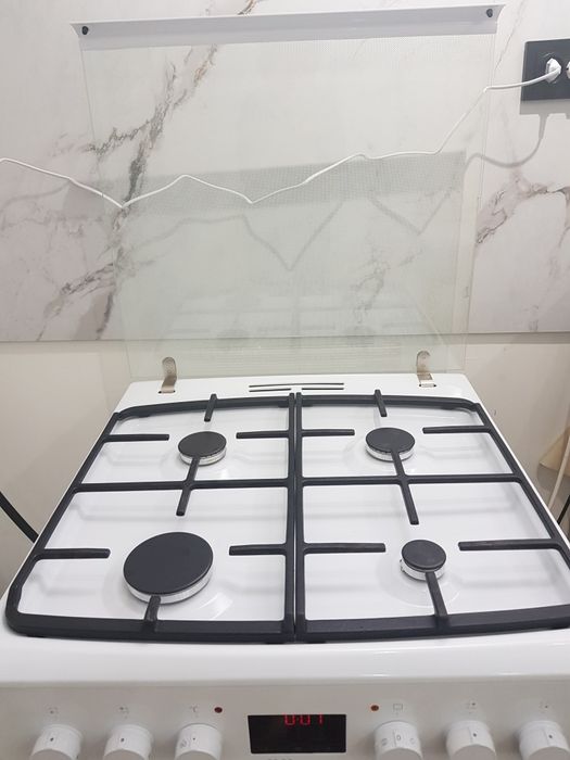 Продам газ плиту