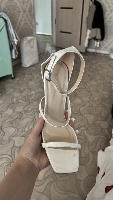 Продам туфли женские