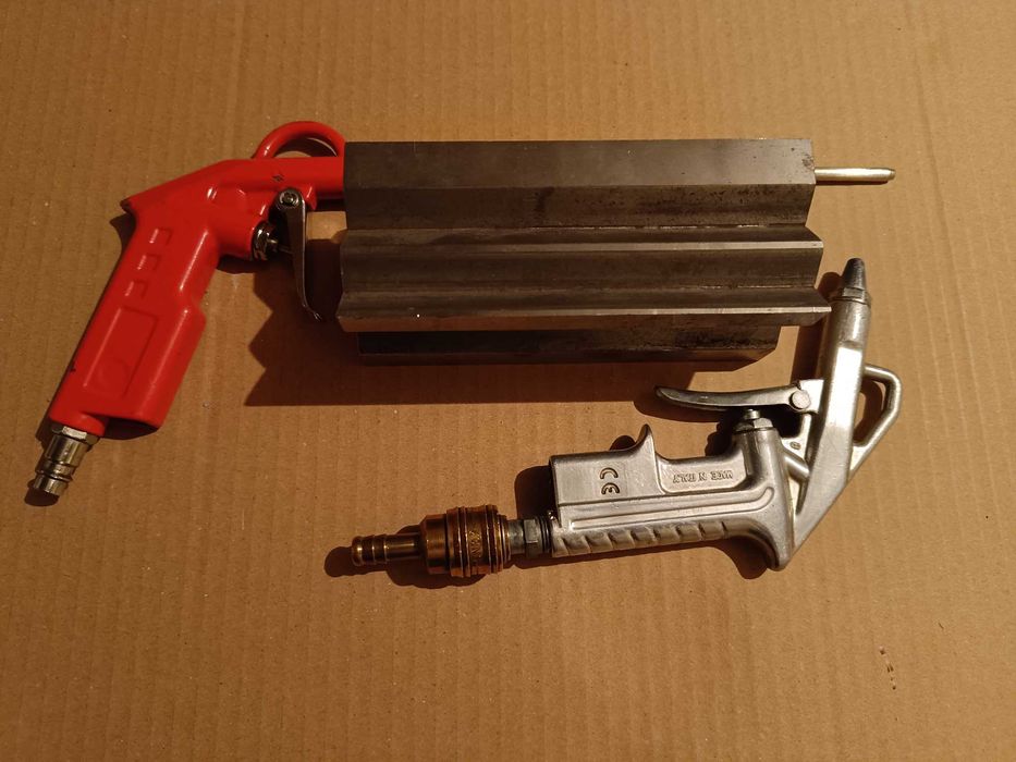 Продавам шлосерска призма и два пистолета за въздух